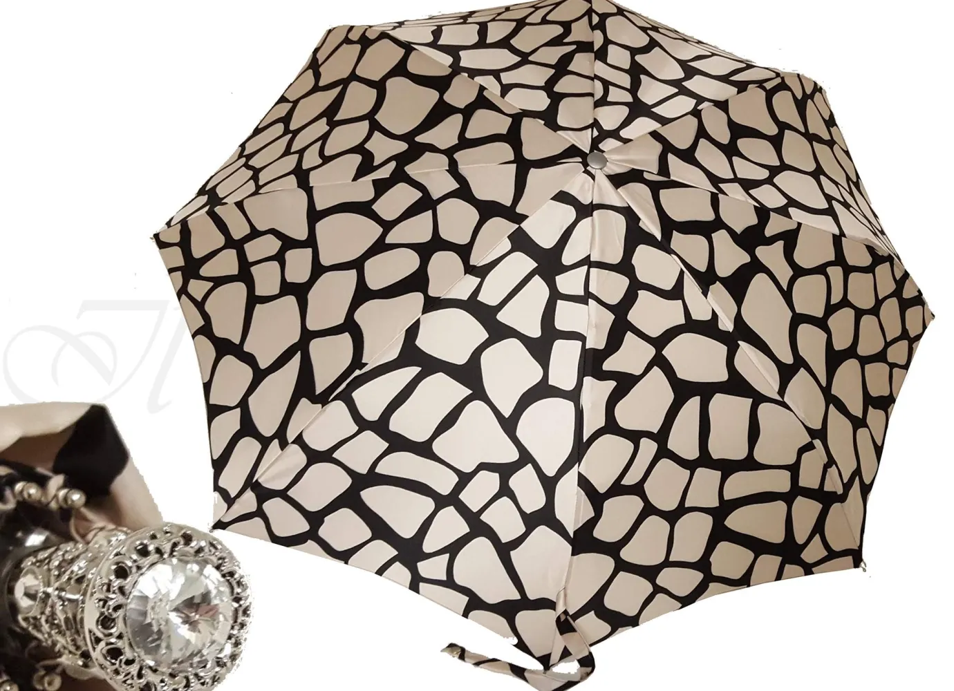 Il Marchesato Lightweight Black & Cream Folding Umbrella Online